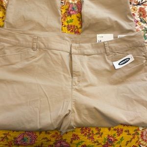 Old Navy Khaki Pixie Pants NWT